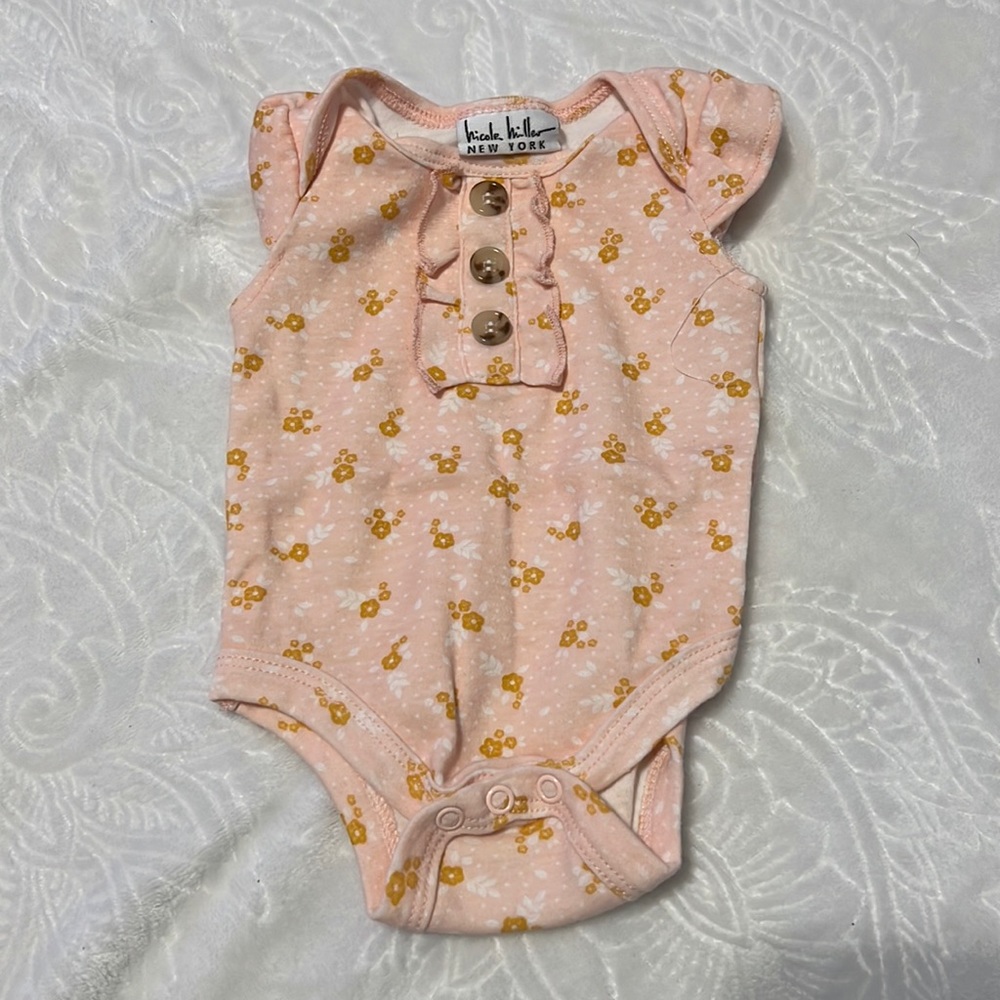 Infant 0-3 month onesie.